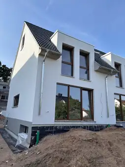 Sonniges Reihenendhaus - Bezugsfertiger NEUBAU mit Keller in toller Waldrandlage von Bischofsheim