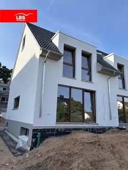 Sonniges Reihenendhaus - Bezugsfertiger NEUBAU mit Keller in toller Waldrandlage von Bischofsheim