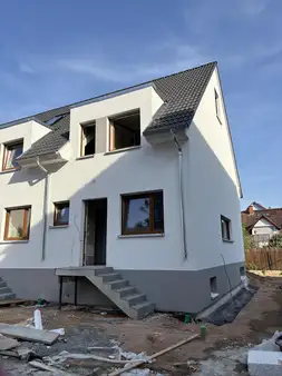 Sonniges Reihenendhaus - Bezugsfertiger NEUBAU mit Keller in toller Waldrandlage von Bischofsheim