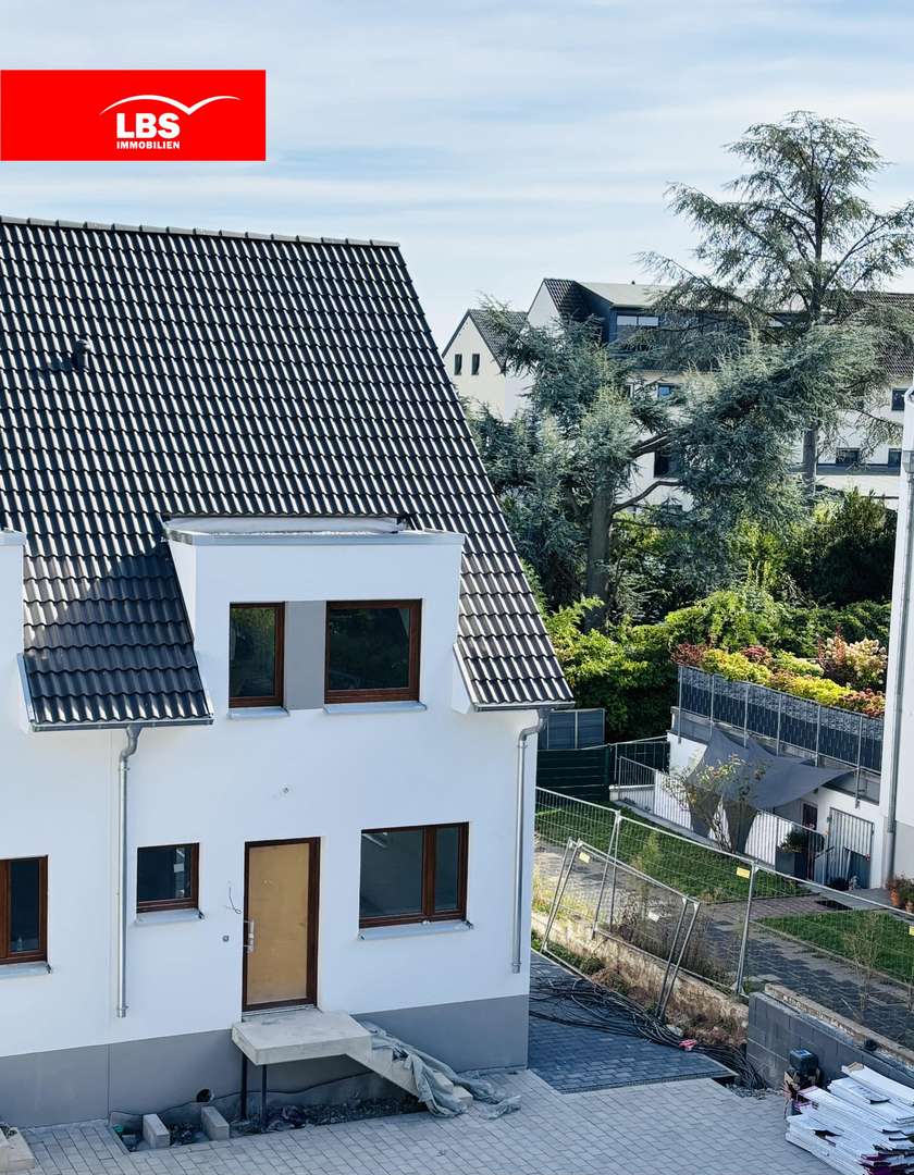 Vorderansicht Reihenendhaus Vorderansicht Reihenendhaus - Reihenendhaus in 63477 Maintal mit 107m² kaufen