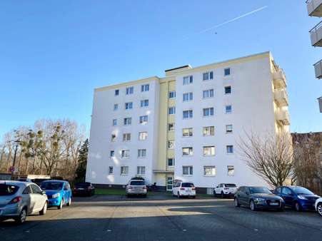 Vorderansicht - Etagenwohnung in 63477 Maintal mit 72m² kaufen