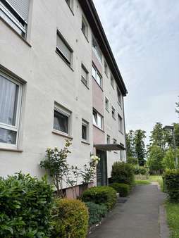Hauseingang Hauseingang - Etagenwohnung in 63538 Großkrotzenburg mit 73m² kaufen