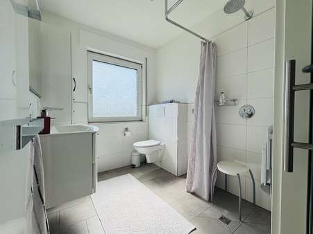 Badezimmer obere Etwage - Bungalow in 63454 Hanau mit 130m² kaufen