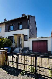 Strassenansicht - Reihenendhaus in 63486 Bruchköbel mit 93m² kaufen