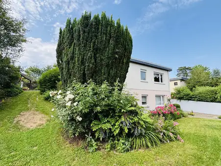 ***Gepflegter, großzügiger Bungalow mit Einliegerwohnung und tollem Garten in exklusiver Lage***