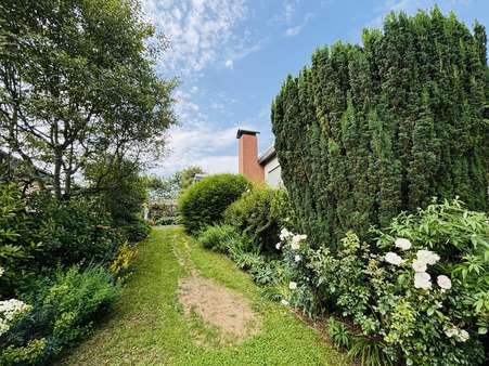 Weg zur Terrasse Weg zur Terrasse - Bungalow in 63454 Hanau mit 130m² kaufen