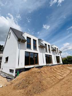 Ansicht Süd - Reihenendhaus in 63477 Maintal mit 107m² kaufen