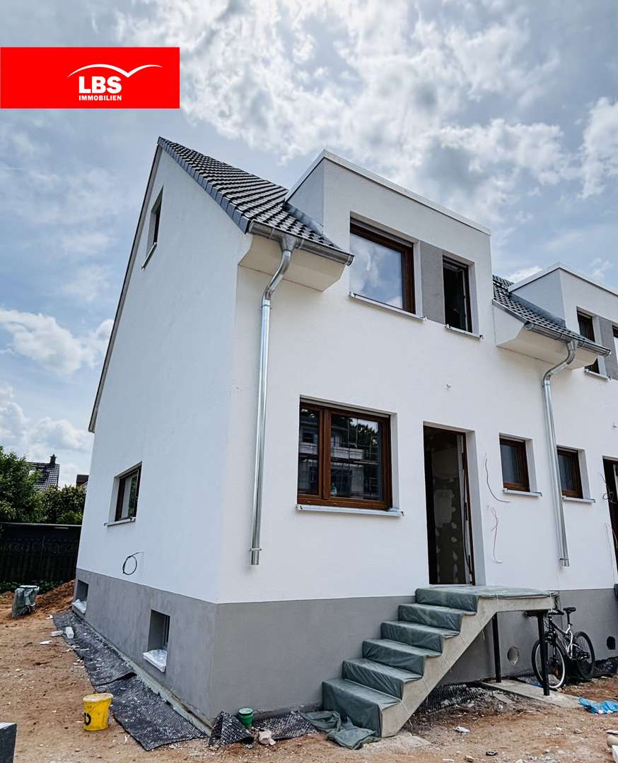 Aussenansicht - Reihenendhaus in 63477 Maintal mit 107m² kaufen