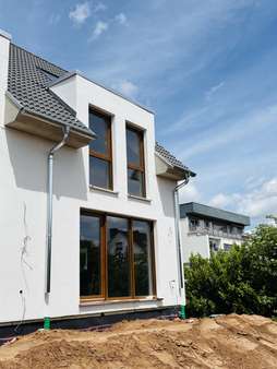 Rückansicht - Reihenendhaus in 63477 Maintal mit 107m² kaufen