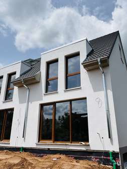 Rückansicht - Reihenendhaus in 63477 Maintal mit 107m² kaufen