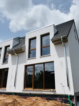 Bezugsfreies, neues Reihen-END-haus mit Keller in toller Waldrandlage von Bischofsheim - Erstbezug !