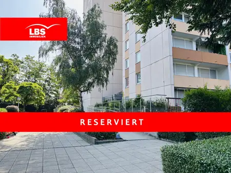 *** Gepflegte - gut geschnittene 2-Zi-Wohnung mit Einbauküche - bezugsfrei  !! ***
