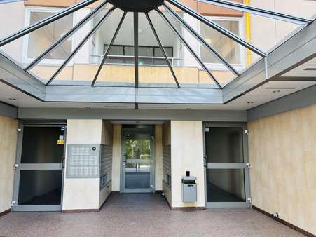Hauseingang - Etagenwohnung in 63477 Maintal mit 66m² kaufen