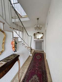 Eingangsbereich Treppenhaus - Zweifamilienhaus in 63517 Rodenbach mit 173m² kaufen