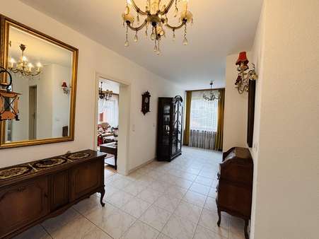 Flur EG - Zweifamilienhaus in 63517 Rodenbach mit 173m² kaufen