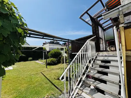 Rarität : Kleines freistehendes Haus in toller Lage mit großem Garten und Potenzial in Hochstadt 