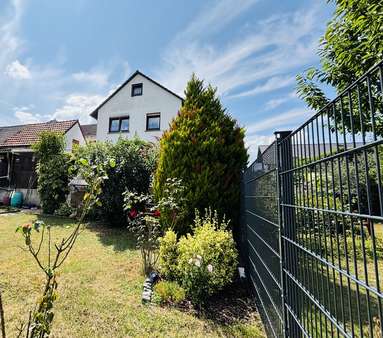 Sicht vom Garten - Zweifamilienhaus in 63486 Bruchköbel mit 234m² kaufen
