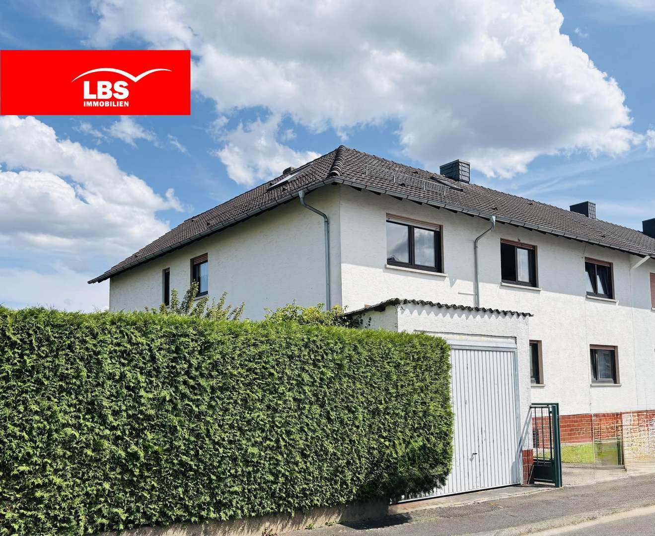 Vorderansicht - Zweifamilienhaus in 63486 Bruchköbel mit 234m² kaufen