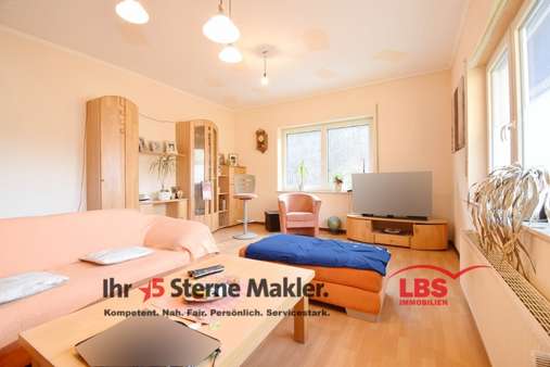 Wohnzimmer - Sonstige in 54673 Neuerburg mit 180m² kaufen