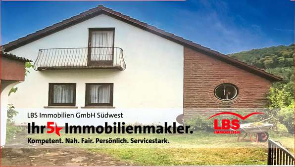 Gebäudeansicht von Zufahrt aus - Einfamilienhaus in 67471 Elmstein mit 150m² kaufen