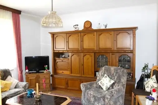 Familien oder Investoren: schön aufgeteiltes Haus m. gr. Garten