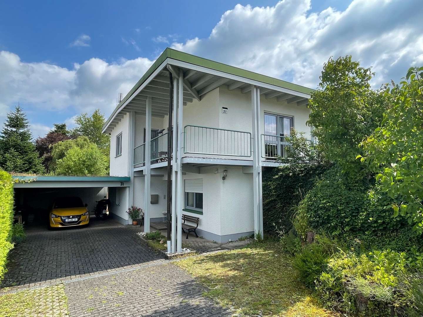Hauszugang mit Carport Hauszugang mit Carport - Einfamilienhaus in 54292 Trier mit 163m² kaufen