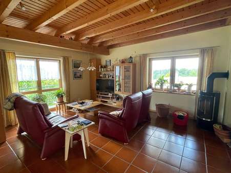 Wohnbereich mit Kaminofen Wohnbereich mit Kaminofen - Einfamilienhaus in 54292 Trier mit 163m² kaufen