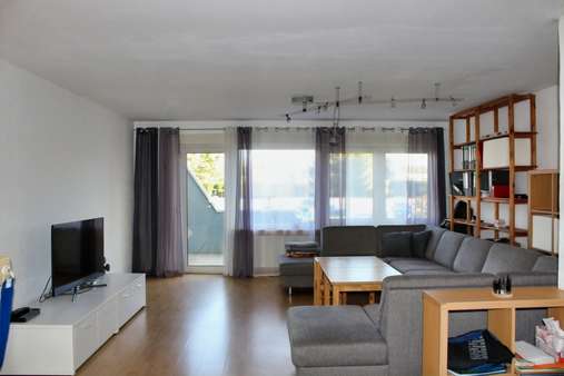 Wohnzimmer 1.OG Wohnzimmer 1.OG - Doppelhaushälfte in 54329 Konz mit 140m² kaufen