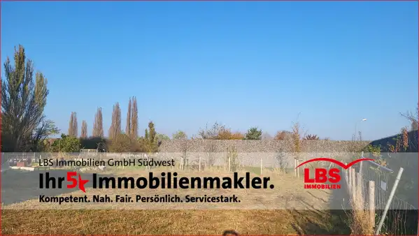 Großzügiges Grundstück in schöner Spielstraße