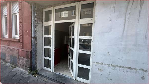 Hauseingang - Mehrfamilienhaus in 67063 Ludwigshafen mit 850m² kaufen
