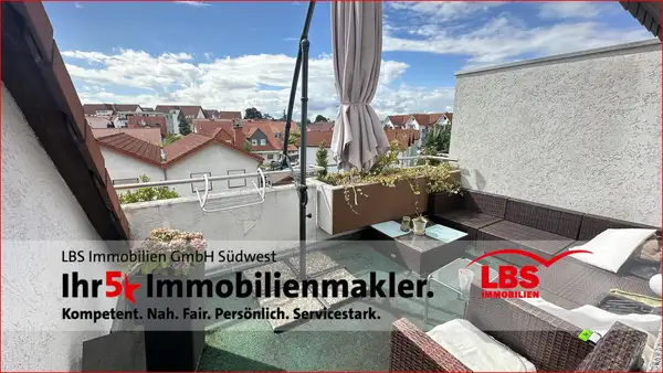Komfortable 3-ZKB-Wohnung mit schöner Dachterrasse in zentraler Lage

