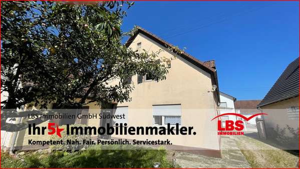 Rückansicht/Hof Rückansicht/Hof - Einfamilienhaus in 67363 Lustadt mit 180m² kaufen
