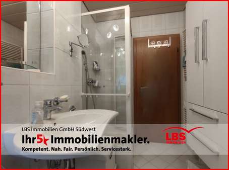 Duschbad und Badschrank - Etagenwohnung in 67098 Bad Dürkheim mit 55m² kaufen