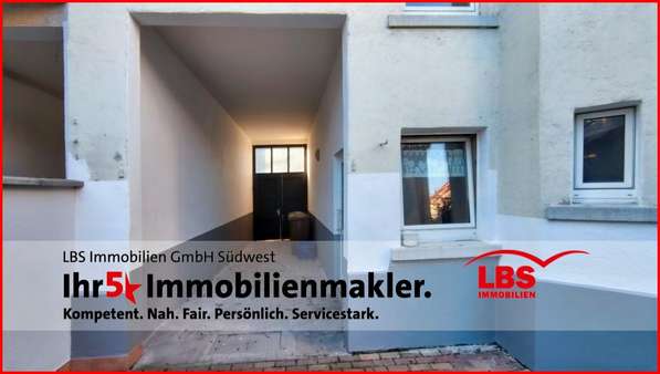Hofdurchgang Gebäuderückseite Hofdurchgang Gebäuderückseite - Mehrfamilienhaus in 69469 Weinheim mit 210m² kaufen