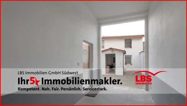 Vorderhauseingang links Vorderhauseingang links - Mehrfamilienhaus in 69469 Weinheim mit 210m² kaufen