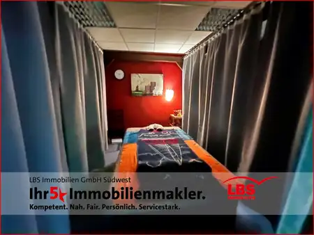 Ein-/Zweifamilienhaus mit Gewerbe in zentraler Lage