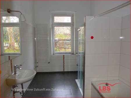 EG Bad mit Wanne und Dusche - Mehrfamilienhaus in 67227 Frankenthal mit 423m² als Kapitalanlage kaufen