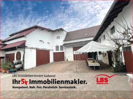 Hof   -  in 67283 Obrigheim mit 240m² mieten