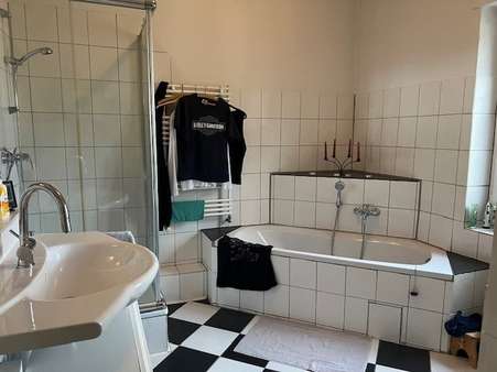 Bad im EG Bad im EG - Mehrfamilienhaus in 76829 Landau mit 205m² kaufen