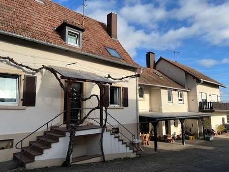 Bestand Wohnen - Zweifamilienhaus in 76889 Pleisweiler-Oberhofen mit 250m² kaufen