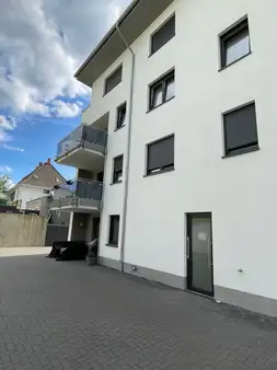 Schöne 2 Zimmer Wohnung mit großem Balkon 