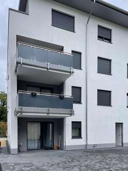 Terrasse am Hinterhof - Erdgeschosswohnung in 56564 Neuwied mit 81m² kaufen