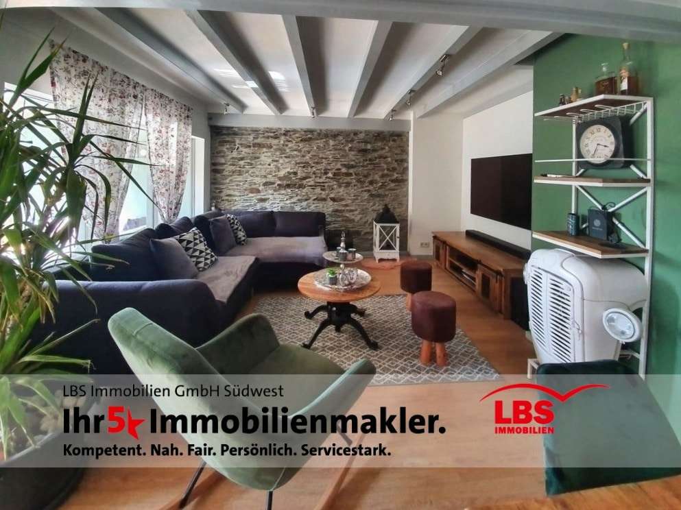 Wohnzimmer - Einfamilienhaus in 56567 Neuwied mit 268m² kaufen