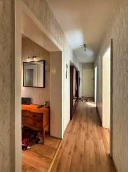Wohnflur Wohnflur - Dachgeschosswohnung in 56077 Koblenz mit 75m² kaufen