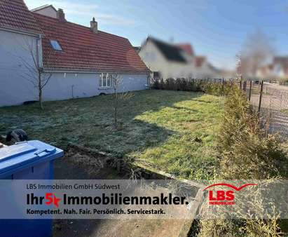 Blick in den Garten - Einfamilienhaus in 67551 Worms mit 100m² kaufen