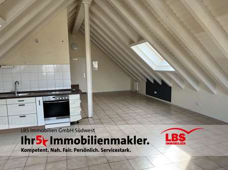 Blick Richting offener Küche - Dachgeschosswohnung in 68647 Biblis mit 42m² kaufen