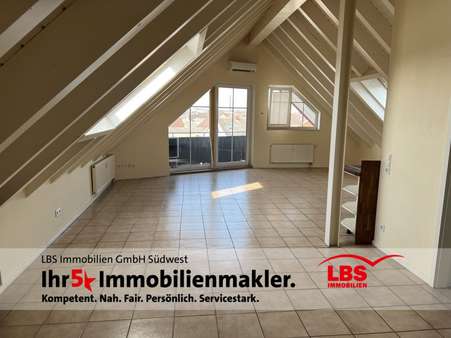 Offener Wohnbereich - Dachgeschosswohnung in 68647 Biblis mit 42m² kaufen