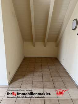 Rechts neben dem Eingang - Dachgeschosswohnung in 68647 Biblis mit 42m² kaufen