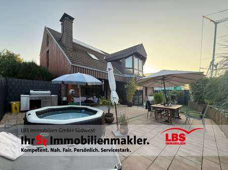 Terrasse EG Wohnung Terrasse EG Wohnung - Zweifamilienhaus in 42277 Wuppertal mit 307m² kaufen