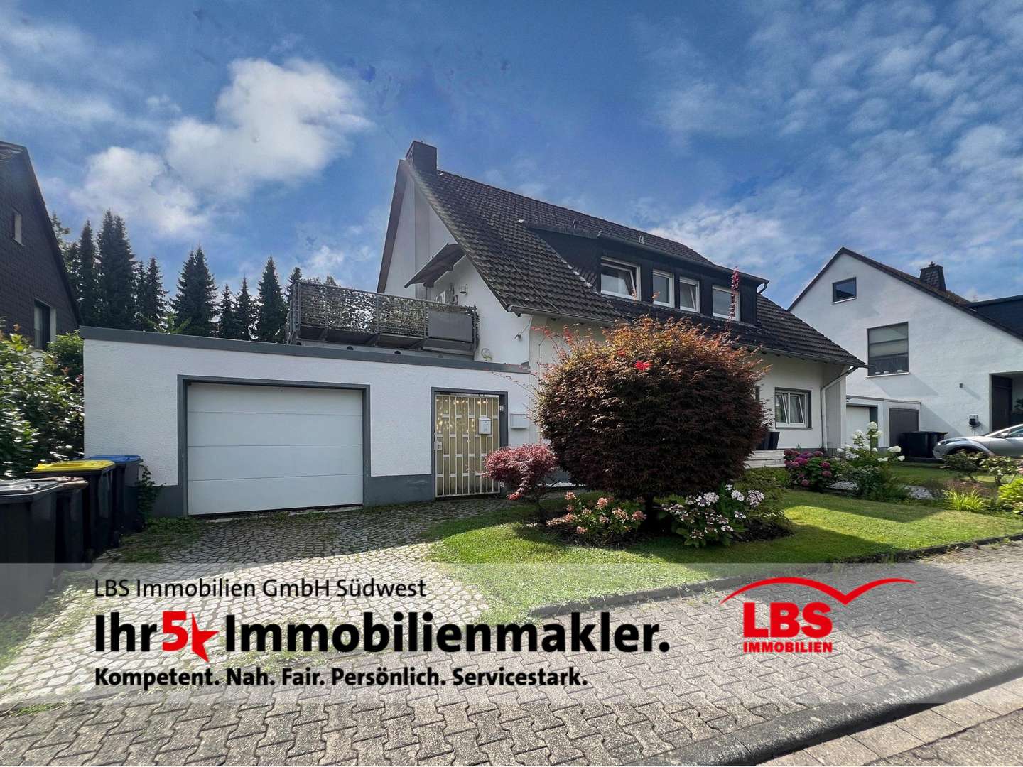 Ansicht mit Garage Ansicht mit Garage - Dachgeschosswohnung in 56179 Vallendar mit 115m² kaufen